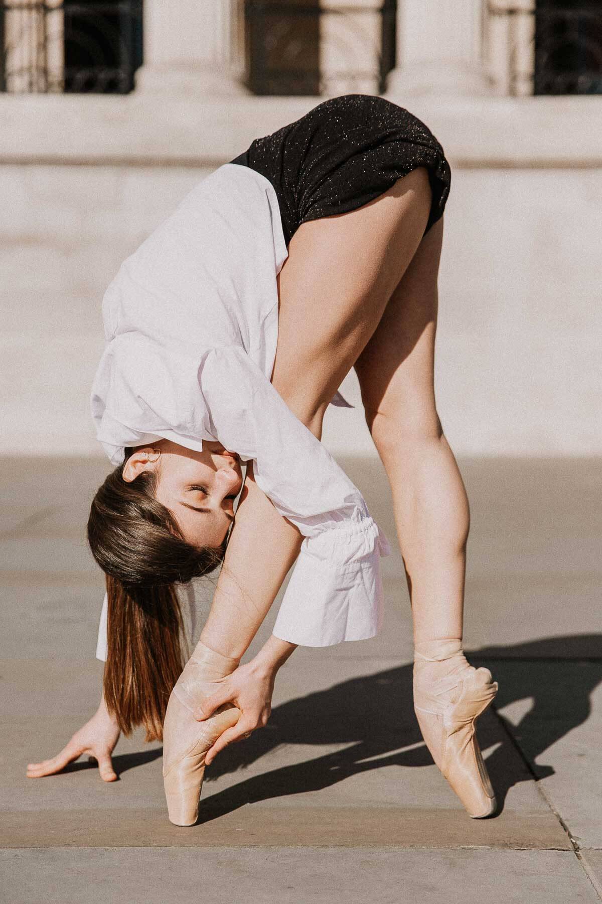 female dancer outside in pointe shoes
